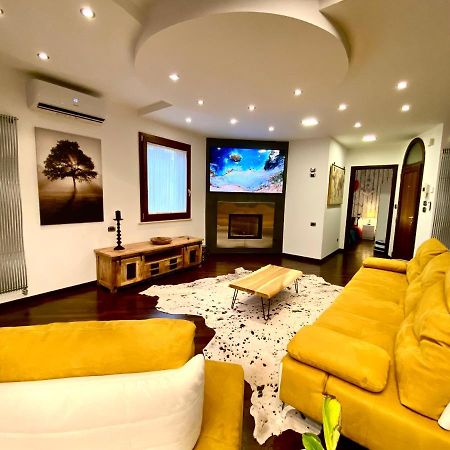 Wood Luxury House Apartment Pescara Exterior photo