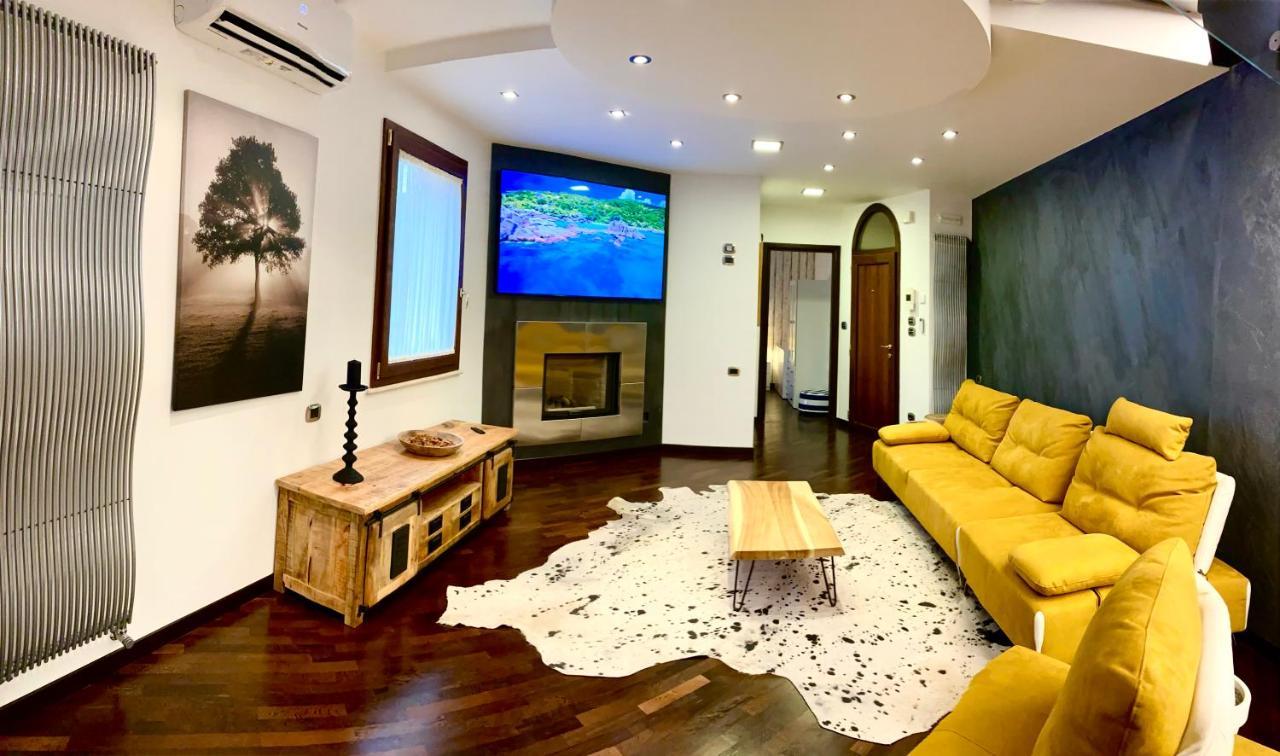 Wood Luxury House Apartment Pescara Exterior photo